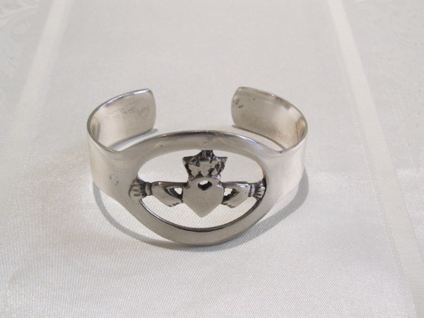 Keltischer Armreif Claddagh (KVB05)